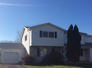 6692-6694 Fairway Cir, Windsor, WI 53598