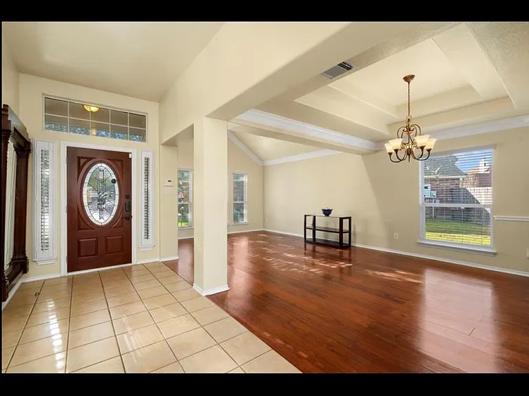 21006 Narrow Gate Dr — Photo 2