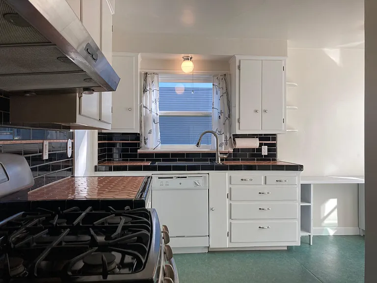 4407 SE Tibbetts St — Photo 10