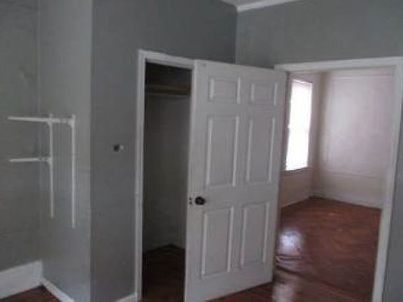 5th image of 60 Leslie Pl