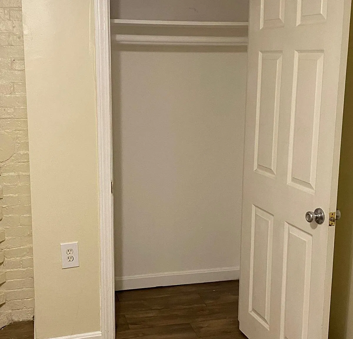 1 bed, 2900 sqft, $750 — Photo 1