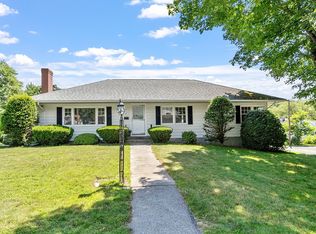 2 Dale Ave, Auburn, MA 01501