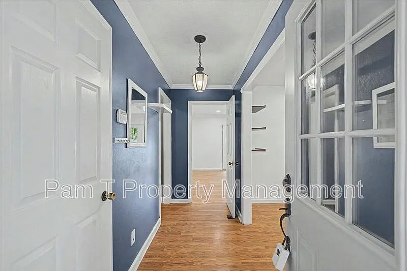 4 bed, 2.0 bath, 2030 sqft, $2,825 — Photo 4
