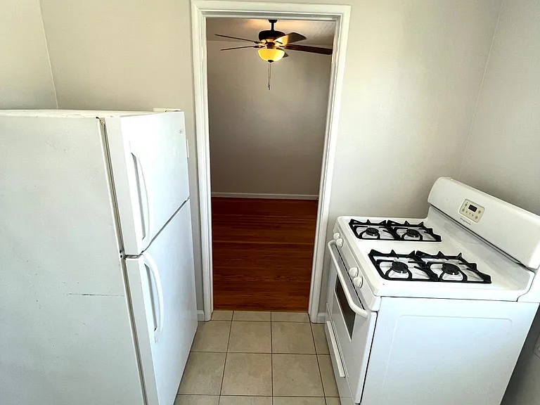 373 Termino Ave #7 — Photo 4