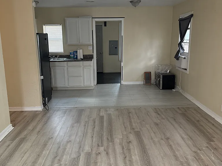 3205 N Lindsay Ave — Photo 4