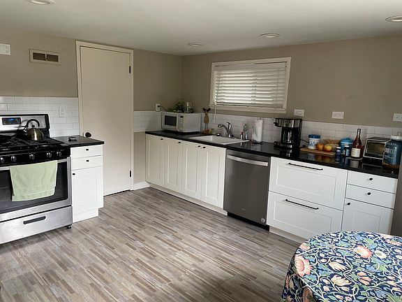 2nd image of 226 NW 50th St #B
