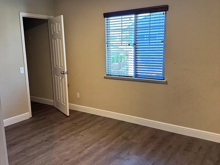 2125 Woodbury Dr — Photo 10