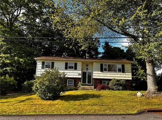 110 Snedecker Ave, Congers, NY 10920