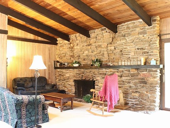 4th image of 91 Lois Ln