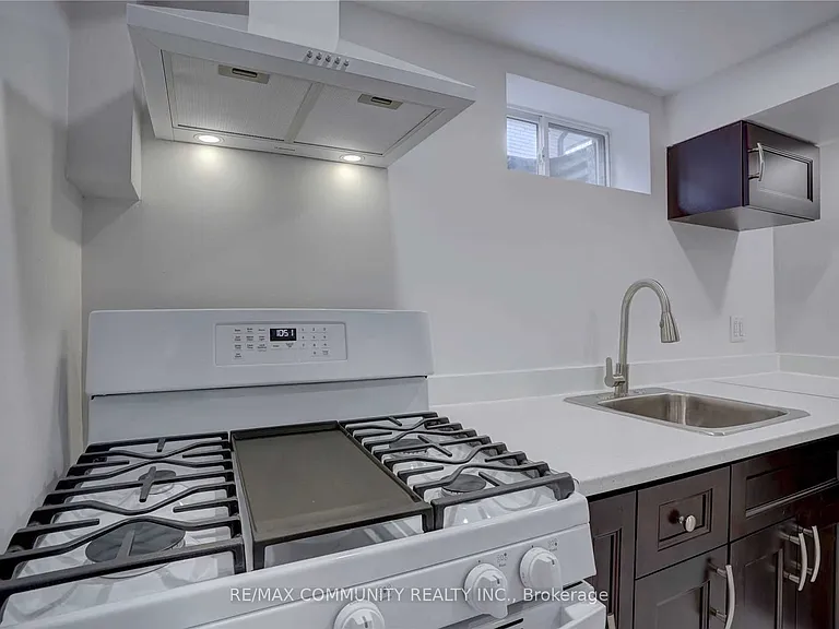 435 Maplewood Dr — Photo 11