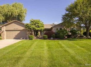 25450 Hunt Club Blvd, Farmington Hills, MI 48335