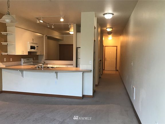 4th image of 910 Gladstone #205