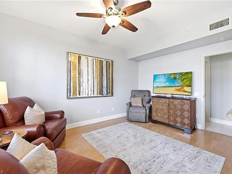 300 L Ambiance Cir #102 — Photo 12
