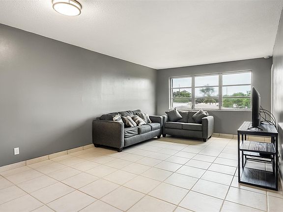 3rd image of 2309 Park Lane #202