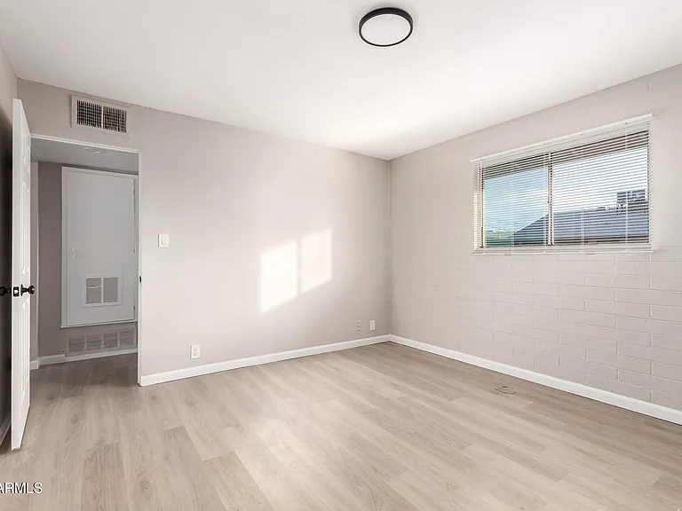 405 S Priest Dr — Photo 5