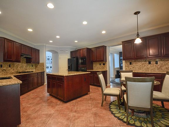 5th image of 251 Menard Cir