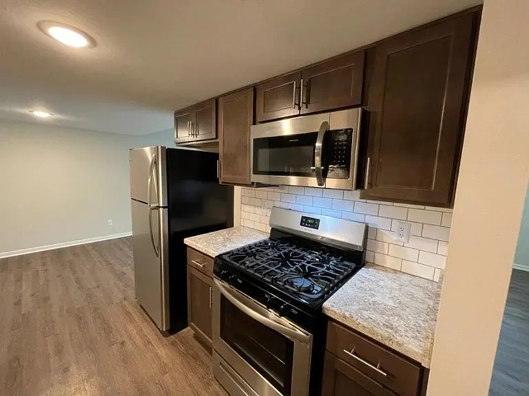 Briarlane Apartments — Photo 4