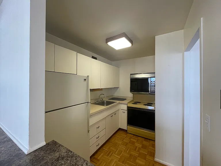 4250 N Marine Dr #1003 — Photo 11