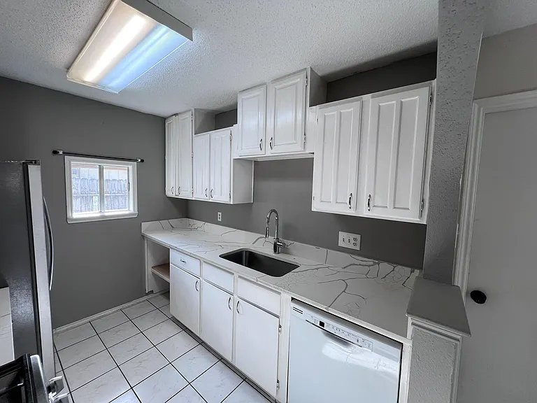 15811 Beechnut St — Photo 4
