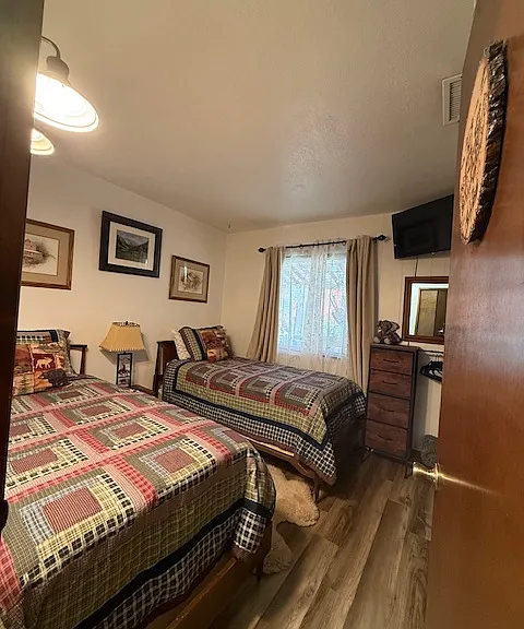 1005 N Michael Ave — Photo 12