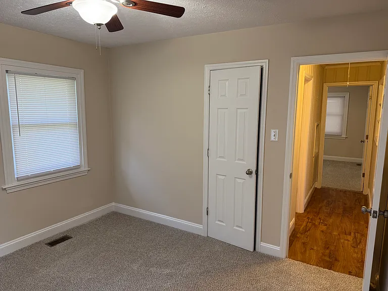 142 Hubert Dr — Photo 10