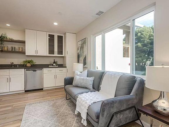 2nd image of 220 Glen Park Way #B