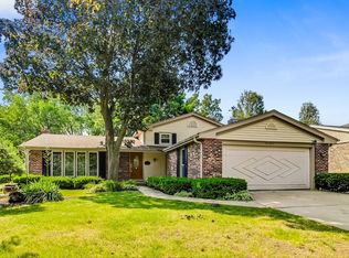 3131 N Windsor Dr, Arlington Heights, IL 60004