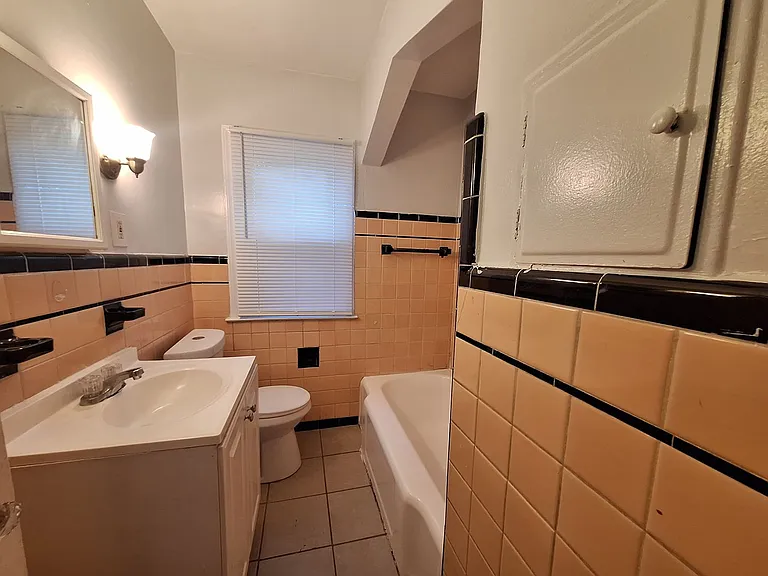 11243 Roxbury St — Photo 10