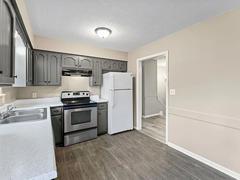 1100 SW Kingscross Rd — Photo 16
