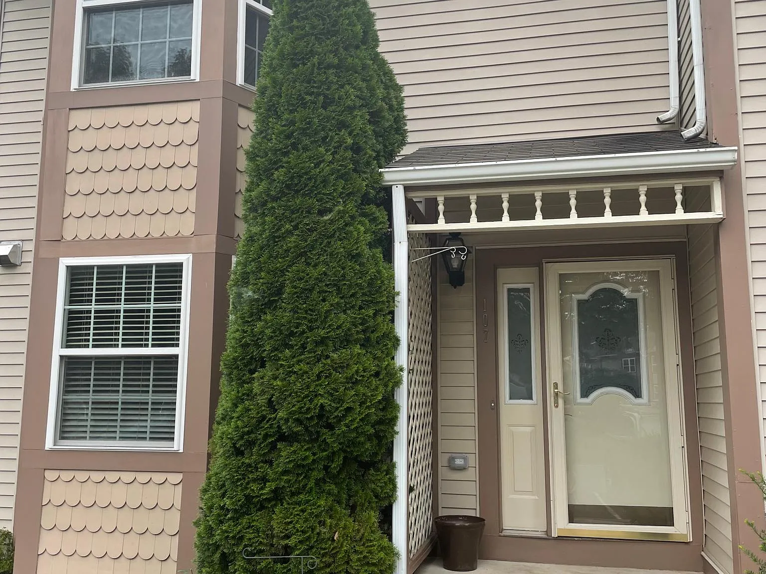 107 New World Ct — Photo 2
