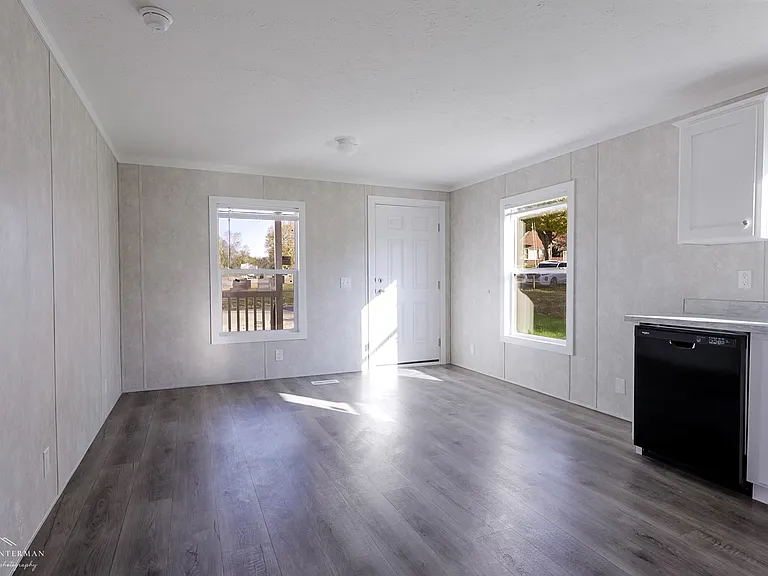 105 Hastings Dr — Photo 6
