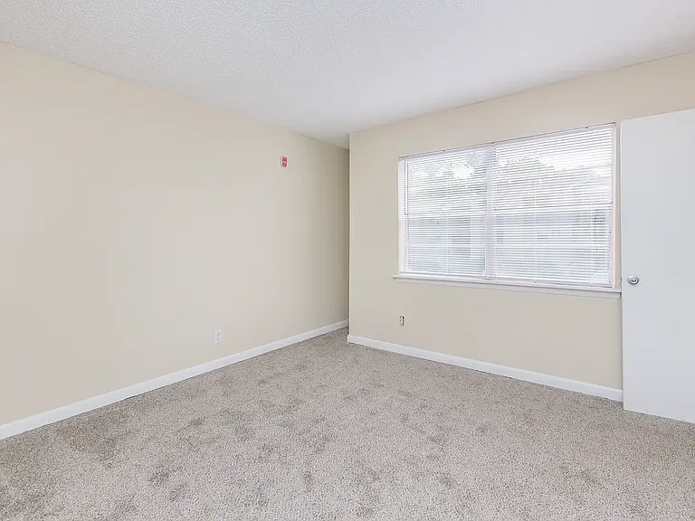 Silversmith Creek Apartments — Photo 38