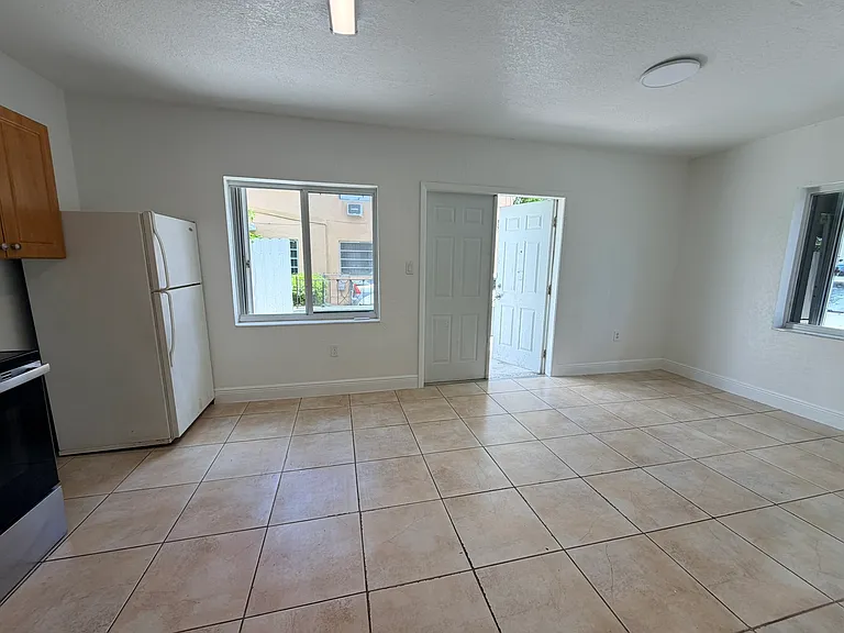 420 SW 14th Ave #1B — Photo 17