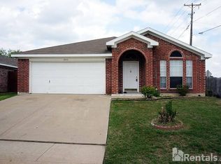 8000 Summer Sun Dr, Fort Worth, TX 76137