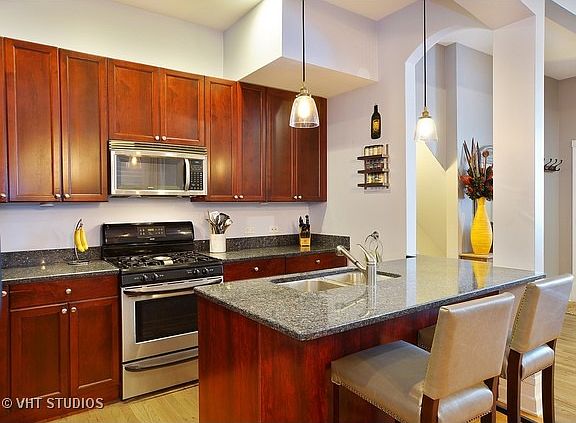 4th image of 1437 W Belmont Ave APT 1