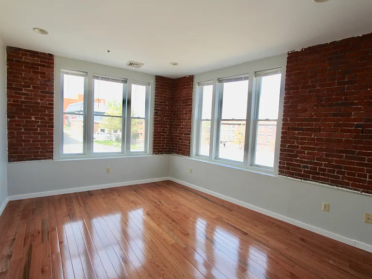 327 Main St #4 — Photo 5