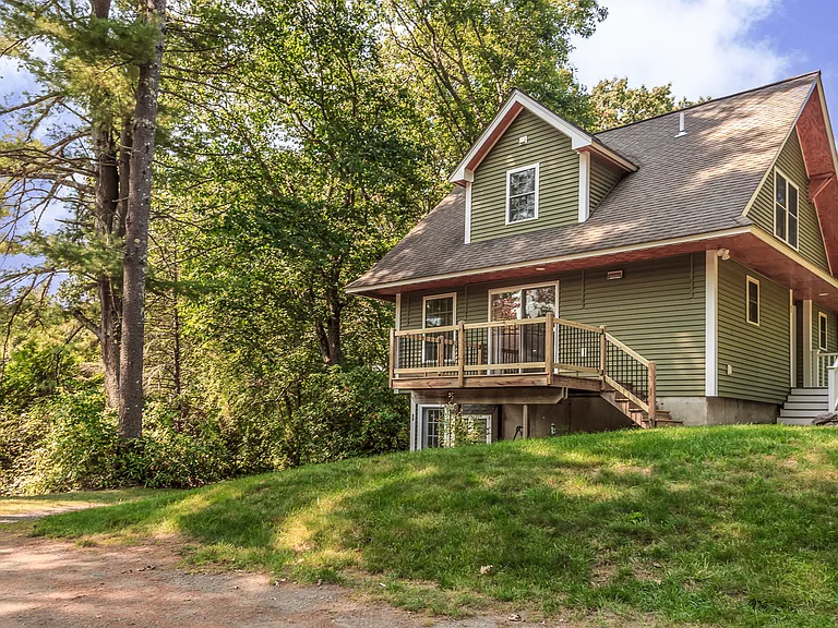4 Jessica Ln #4A — Photo 2