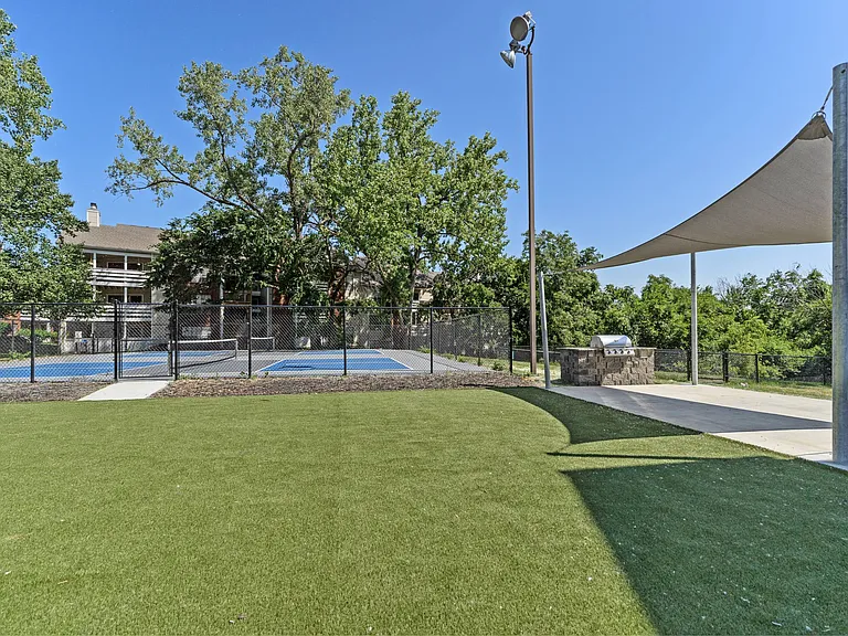 Silverwood Apartments — Photo 50
