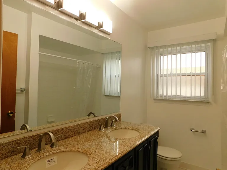 2831 Marshall St — Photo 5