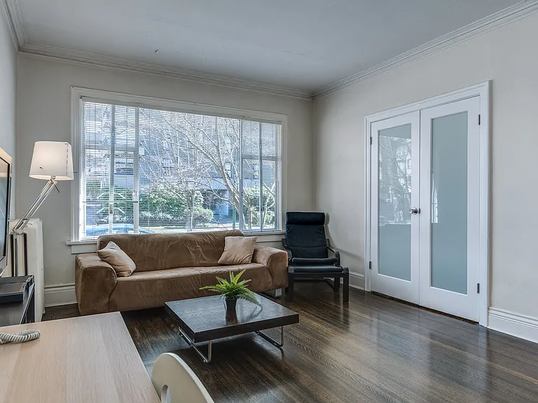 935 Jervis St — Photo 35
