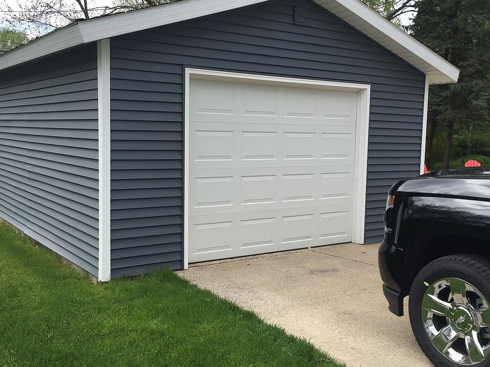 2nd image of 3715 Chestnut Hill Dr