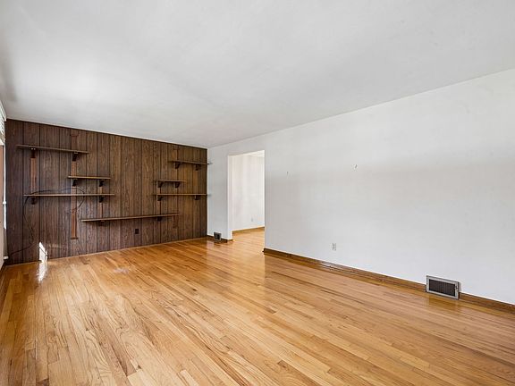 5th image of 115 Shearer Rd
