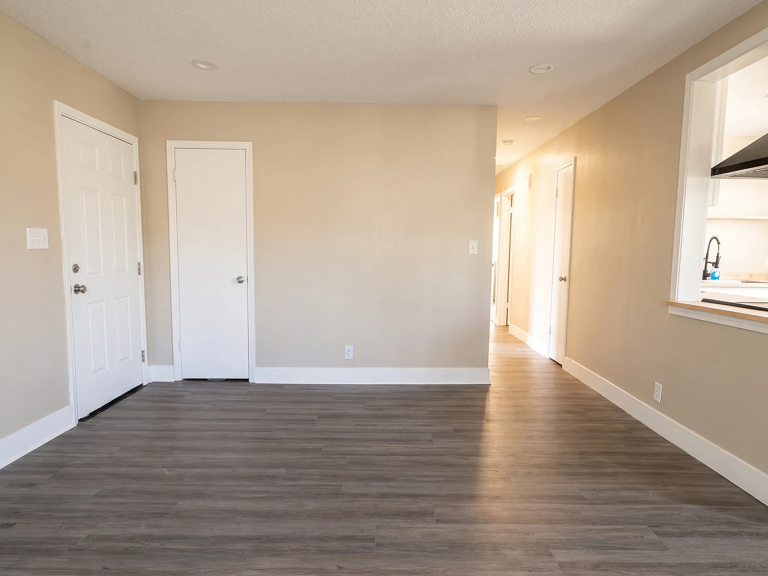 3 bed, 1.5 bath, 1000 sqft, $1,600 — Photo 2