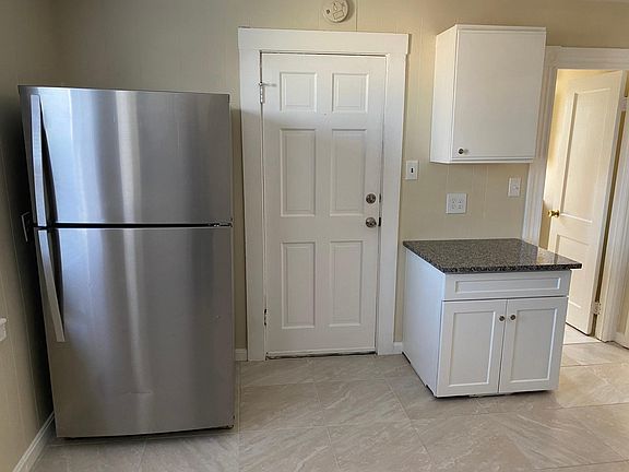 5th image of 20 Brown St