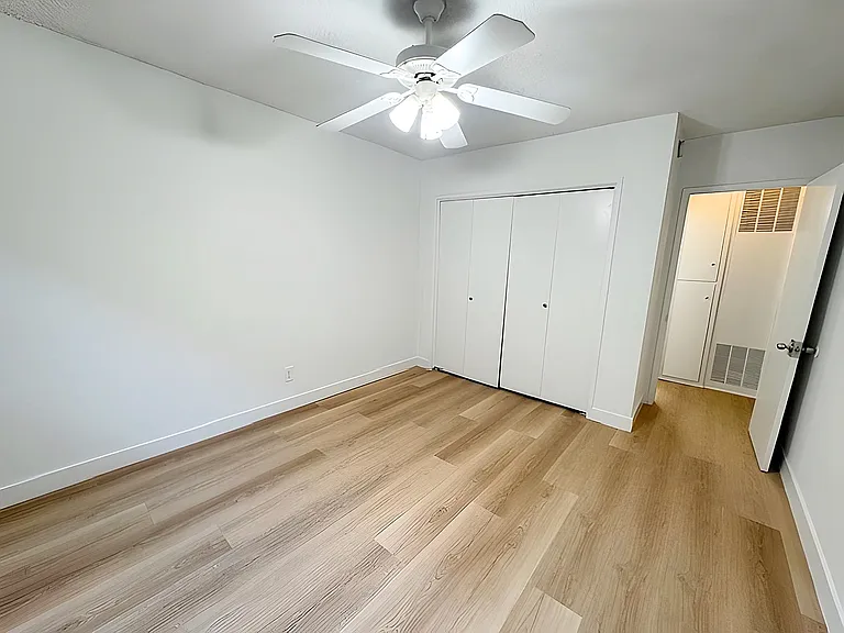 5032 Maplewood Ave #103 — Photo 9