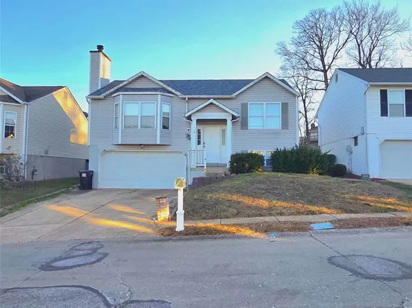 3261 Five Oaks Dr, Arnold, MO 63010