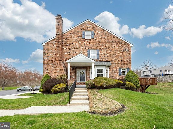 3rd image of 155 Heritage Dr