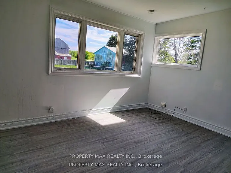 5363 Davis Dr — Photo 32