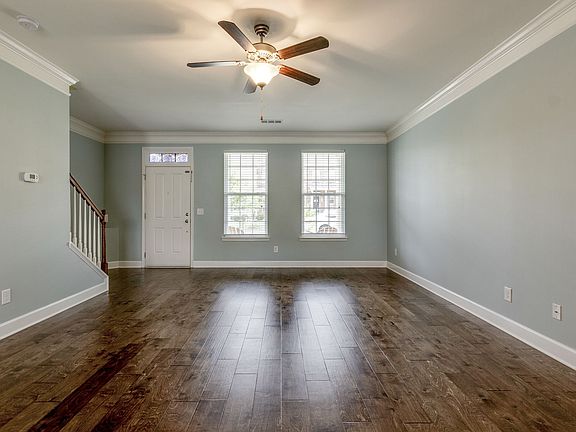 5th image of 738 Westcott Ln
