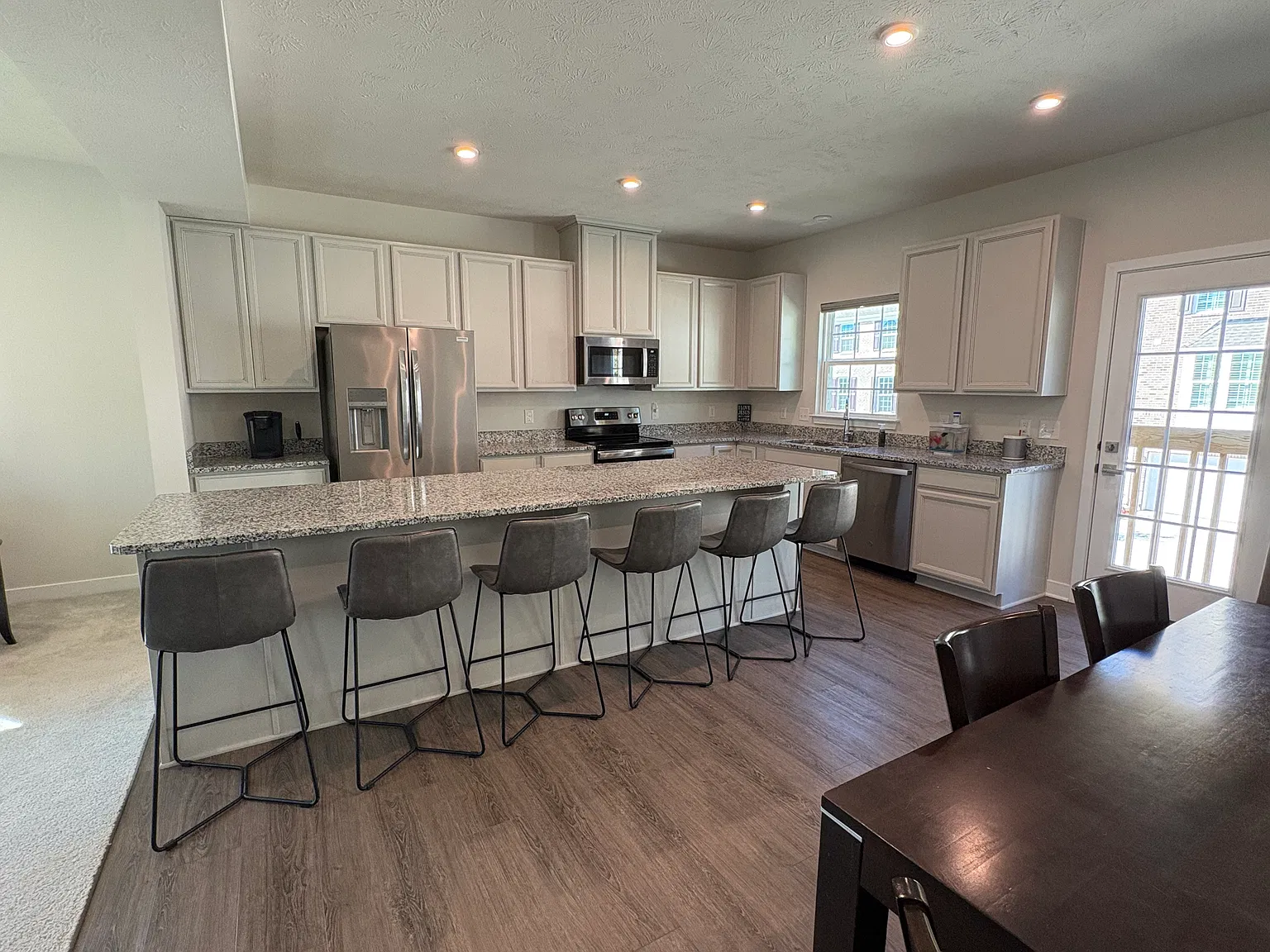 4 bed, 2.5 bath, 2298 sqft, $3,000 — Photo 3